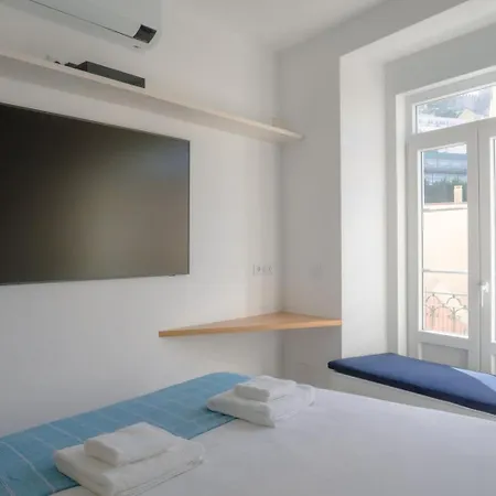 Charming 1-bedroom In The Heart Of Graca | By Airnest Appartamento Lisbona