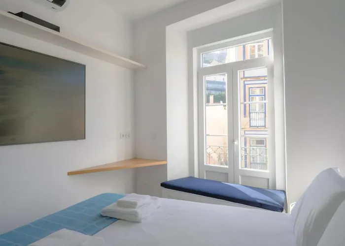 Charming 1-bedroom In The Heart Of Graca | By Airnest Apartment